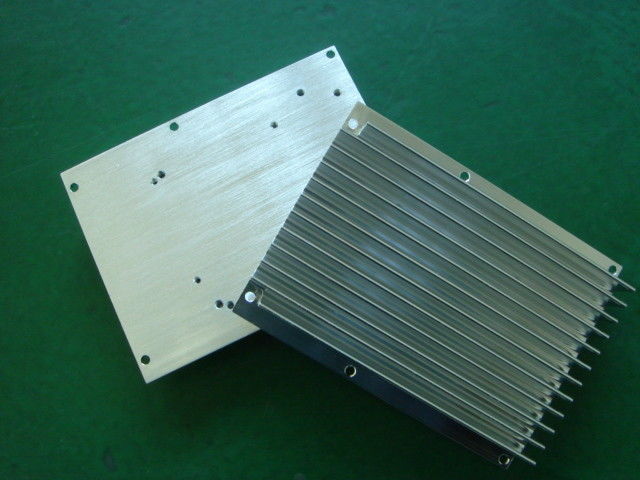 Cepat Prototipe CNC Precision Machining Aluminium Extrusion Heatsink Dengan Konversi Coating
